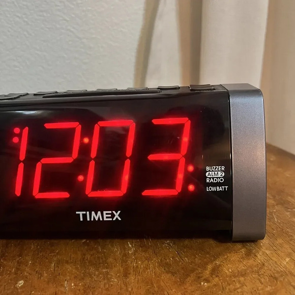 Timex Alarm Clock Radio T235Y Digital 12 Hour Clock With 2 Alarms Working AUX - Picture 3 of 16